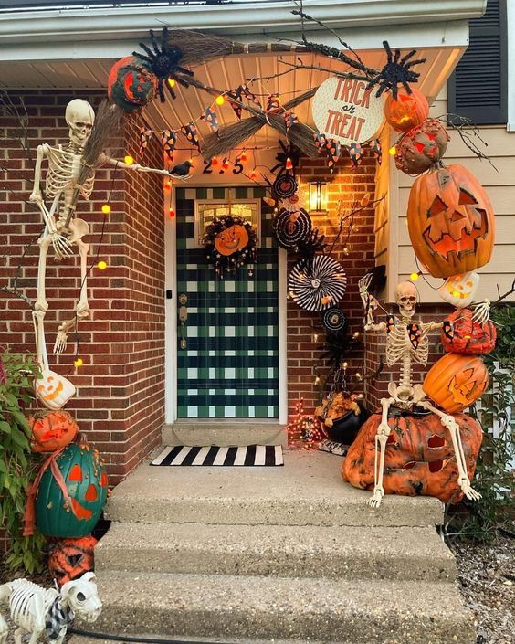 21+ Best Halloween Entryway Ideas That Will Put You In The Fall Mood