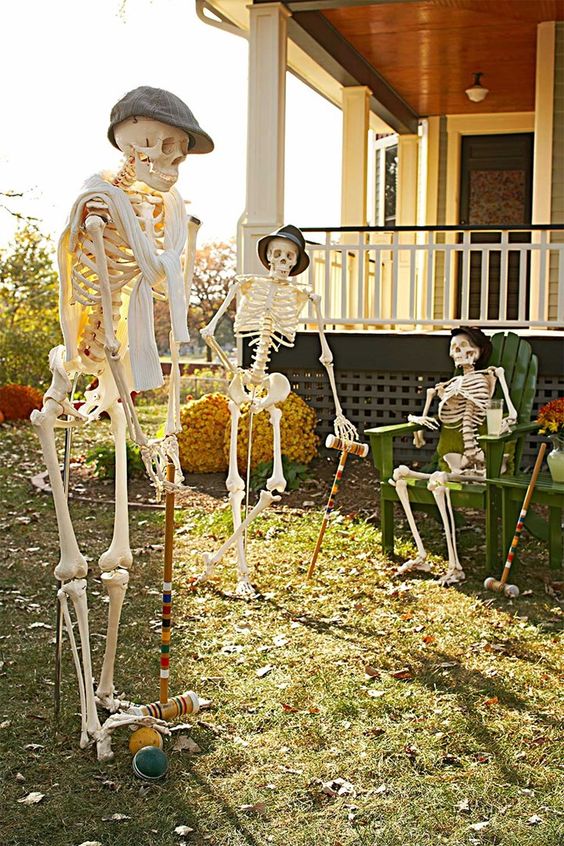 21+ Best Outdoor Halloween Decorations That The Entire Neighborhood Will Love